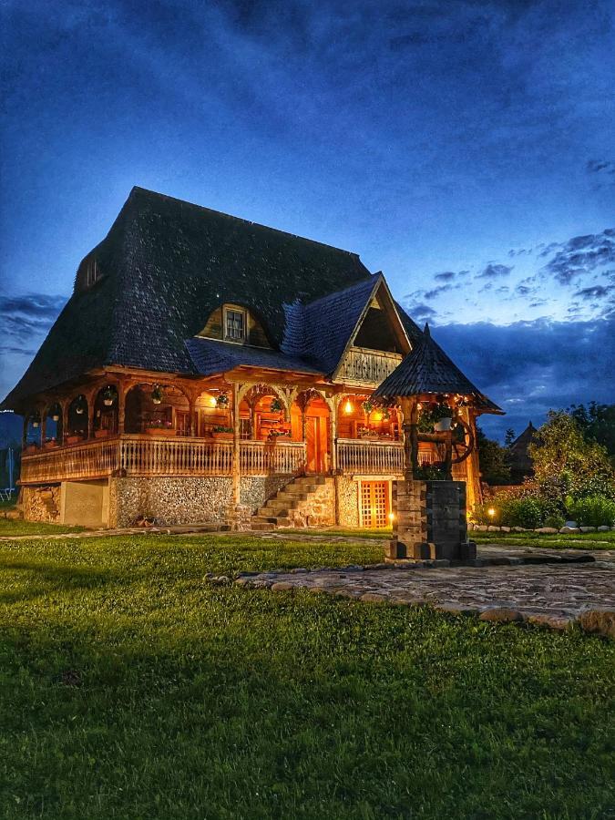 Hotel Casa Chira Vişeu de Sus Exterior foto
