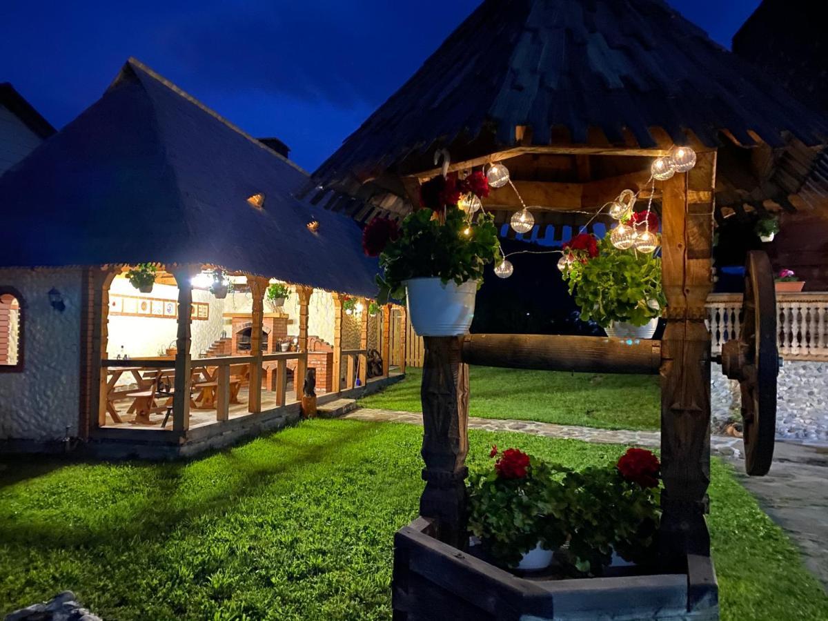 Hotel Casa Chira Vişeu de Sus Exterior foto