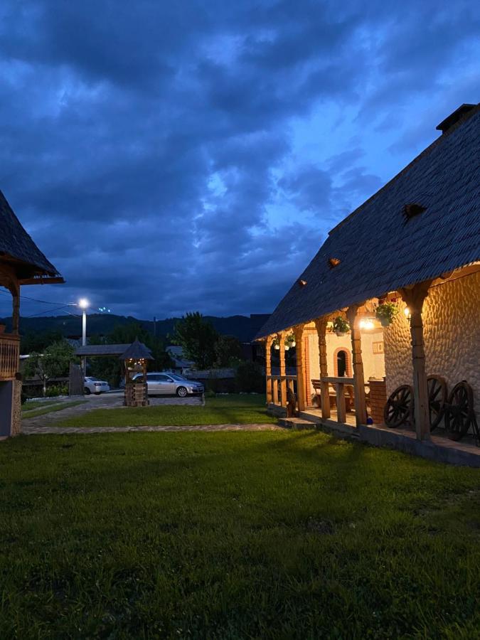 Hotel Casa Chira Vişeu de Sus Exterior foto